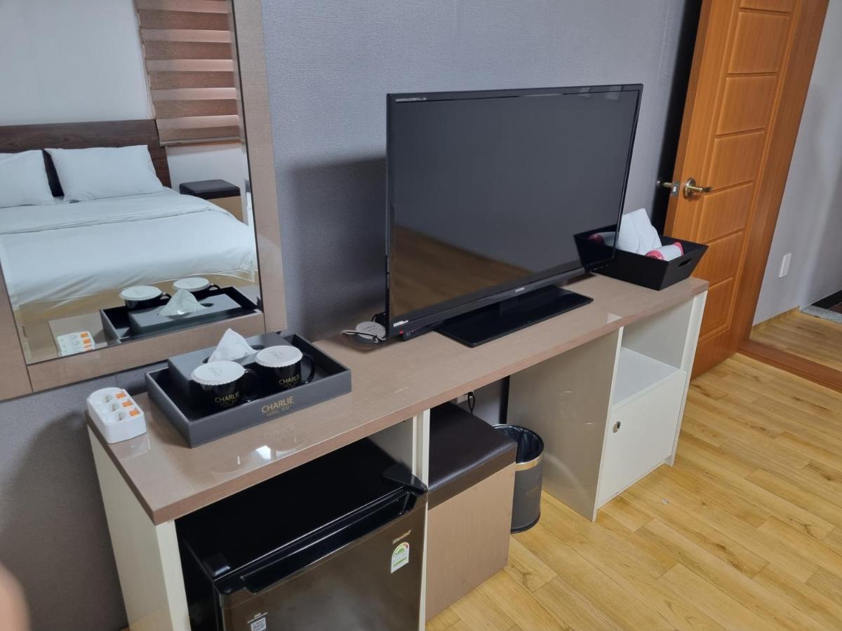 Charlie Hotel Чеджудо Экстерьер фото